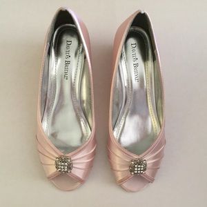 ⬇️ $30⬇️Wedge Heels by David's Bridal Sz 7.5M